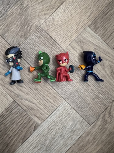 Masks toy figures bundle - masks,